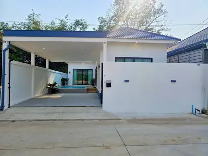 Single-story house for sale with private swimming pool