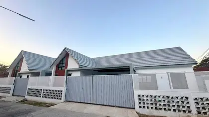 Detached house with swimming pool  Soi Siam for Sale