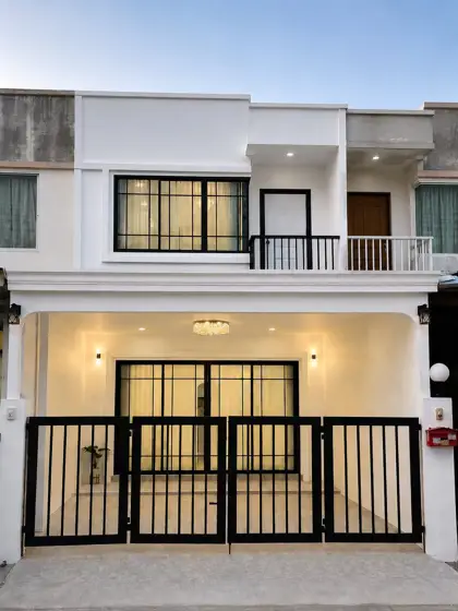 Two-story townhouse for sale, Soi Siam Country Club 