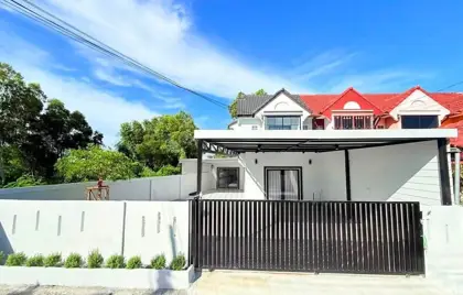 Two-story townhome for sale, end unit, Ngam Charoen 1 Village - Haus - Thanon Pornprapanimit - 