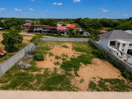 Beautiful plot of land for sale on Khao Noi hill.