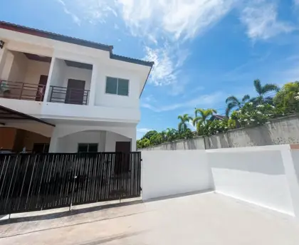 Corner townhouse for sale in Pannathorn 3 Village.