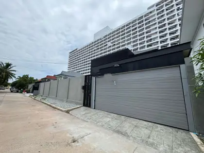 Two-story pool villa for rent in Royal Park Village Jomtien (pets allowed) - House - Thepprasit - 