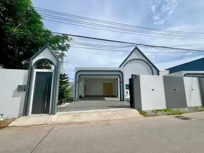 Modern Luxury Pool Villa in Pattaya for Sale - Haus - Chaiyaphon Withi  - 