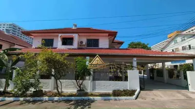 House 4 Beds 3 Baths Royal Park Village Thappraya Pattaya for RENT - Haus - Thappraya - 