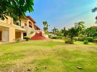 big Pool Villa with Large Garden East Pattaya For Sale and Rent - Haus - Pattaya East - 