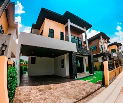 Now accepting reservations for two-story modern & boutique style detached houses.